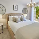The Hampton Garden * 惠特比