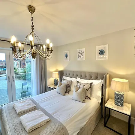 The Hampton Garden Daire