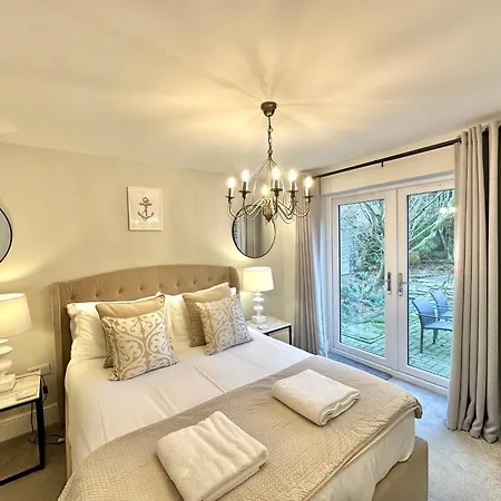 The Hampton Garden Daire