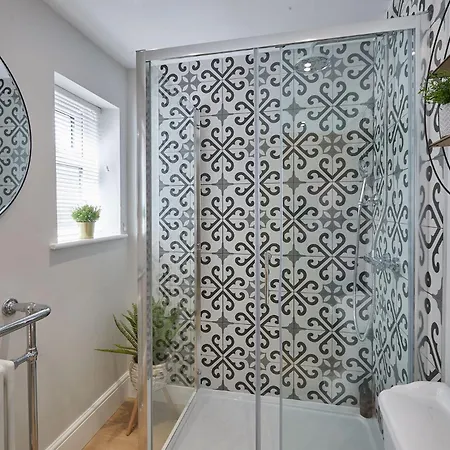 The Hampton Garden Daire
