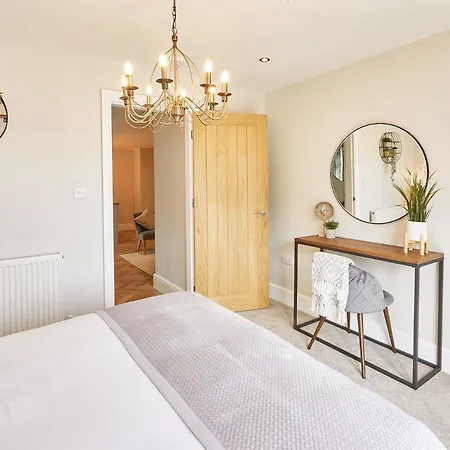 The Hampton Garden Daire