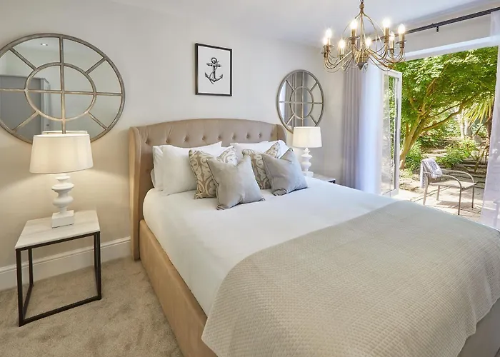 The Hampton Garden * ウィットビー